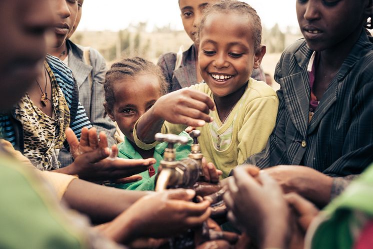 "I love washing hands" in Äthiopien - 140.000 Euro Pfandbecherspenden machen's möglich 