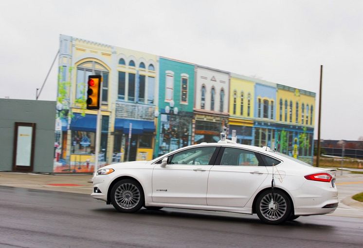 A Ford az első autógyártó, amely az Mcity-ben, a Michigan Egyetem városi forgalmat szimuláló területén teszteli önállóan működő autóit