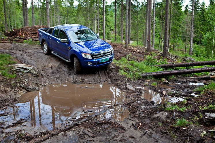 Nye Ford Ranger tar seg frem i all slags terreng.