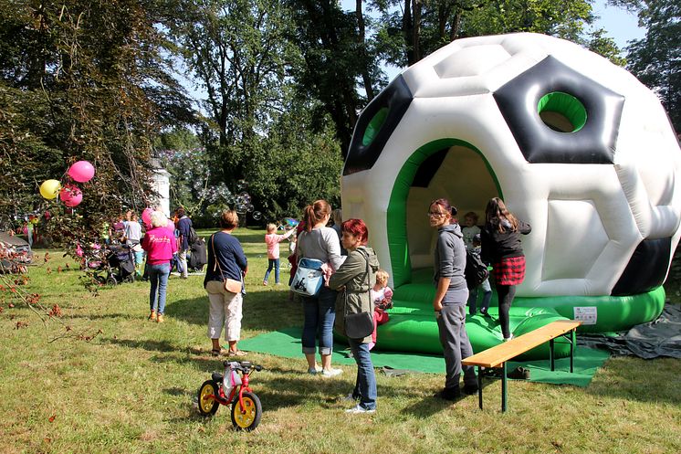 Tag der offenen Tür im Kinderhospiz: Bärenherz-Familienfest lockt mehr als 1.500 Besucher in den Kees’schen Park