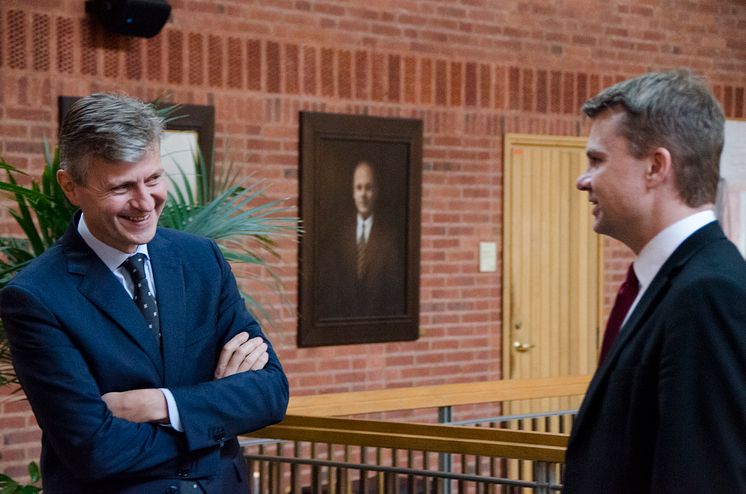 Ambassadör Jean-Pierre Lacroix och kommunalrådet Ulf Olsson. Foto: Charlotte Ohlsson