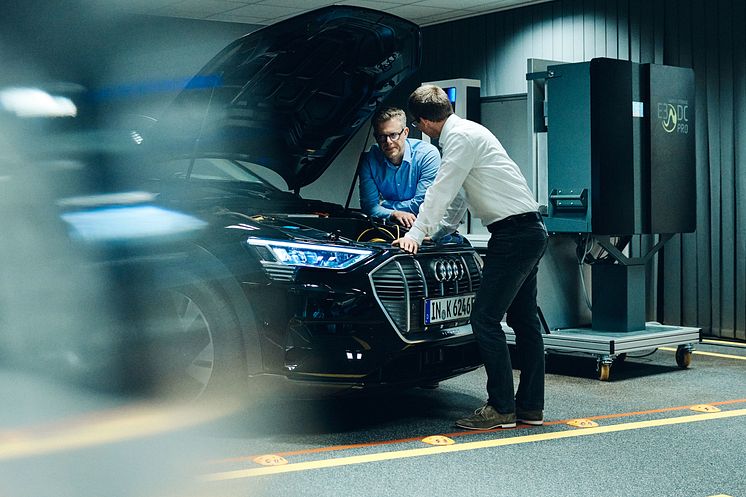 Elbiler som en del af omstillingen til bæredygtig energi (Audi e-tron)