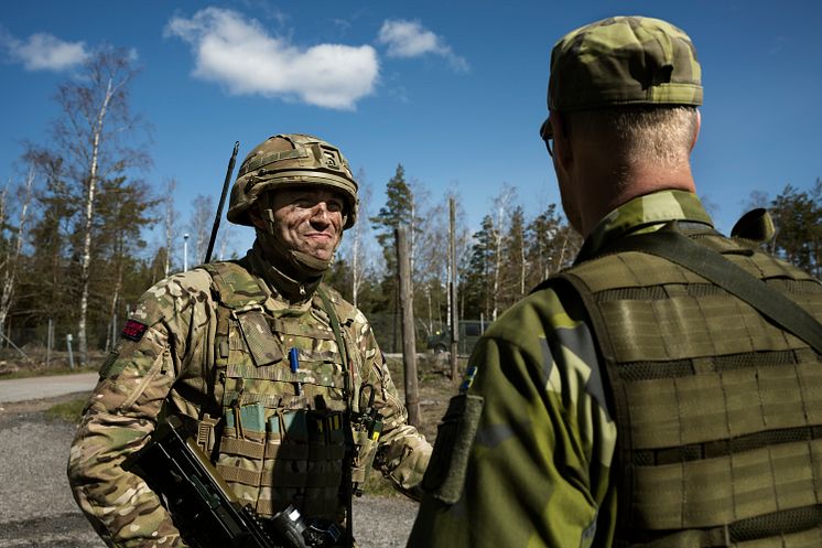 Soldater ur brittiska marinkåren övar tillsammans med Hemvärnet utanför Oskarshamn