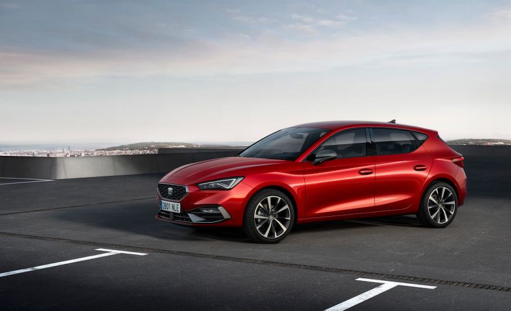 SEAT-launches-the-all-new-SEAT-Leon_02_HQ