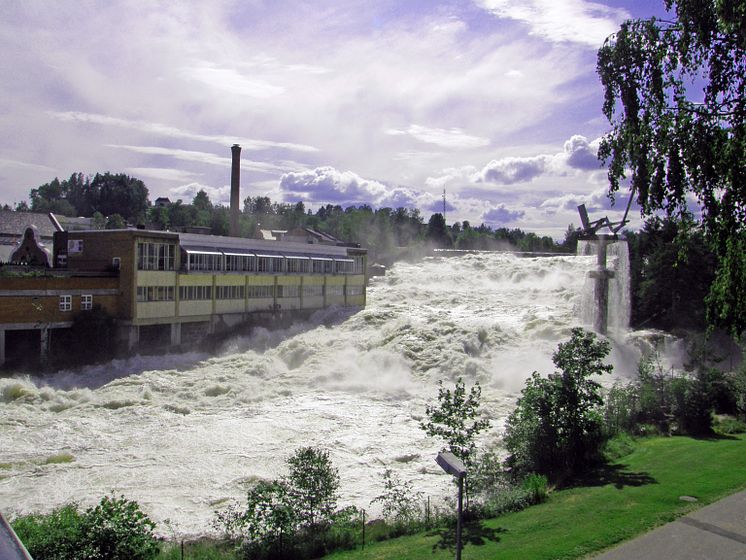 Honefossen_Foto-T-Bjornstad-Wikipedia.jpg