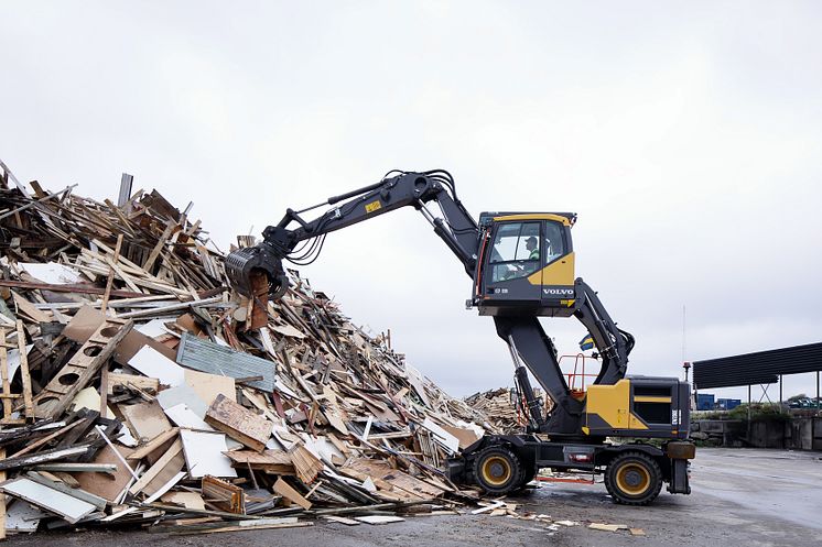 Volvo EW200E MH materialhanterare på Månsemyr