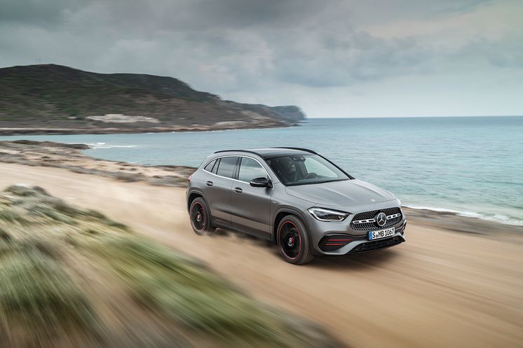 Nya_Mercedes-Benz_GLA_20203