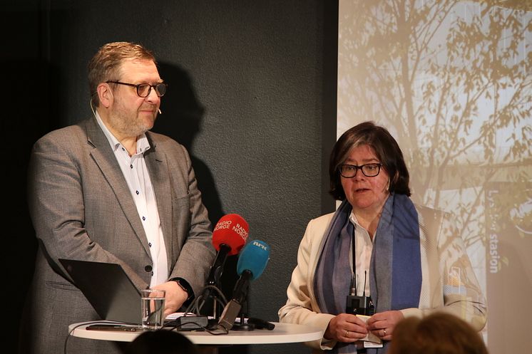 Administrerende direktør i Ruter, Bernt Reitan Jenssen og fylkesordfører i Akershus, Anette Solli.