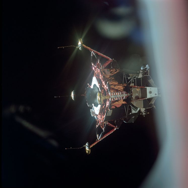 view-lunar-module-from-the-command-module-before-its-descent-to-lunar-surface_29638010398_o