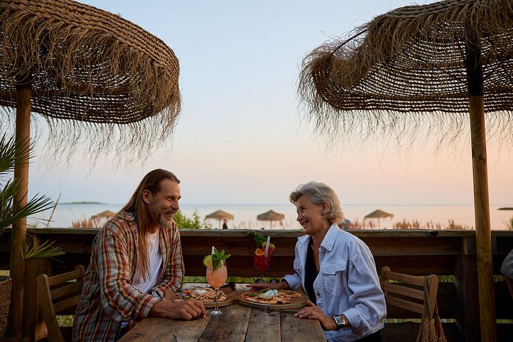 Sensommar i Halland, Brittas Strandveranda. Foto Solkatt Studios