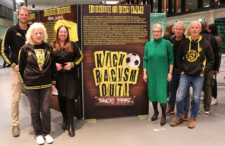 Ausstellungseröffnung Kick racism out