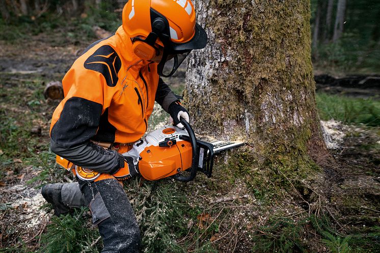 STIHL MS 400 C-M vaativiin metsätöihin