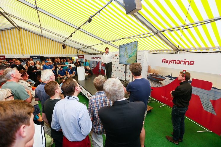 High res image - Raymarine - RTIR pre-race weather briefing with Simon Rowell(copyright Paul Wyeth)