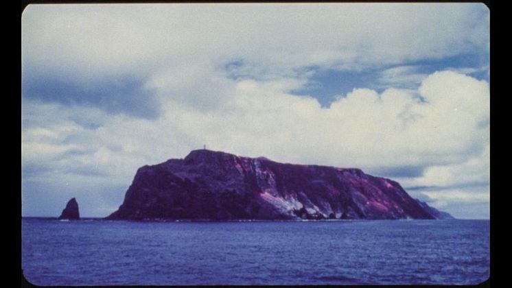 volcano-what-does-a-lake-dream.jpg