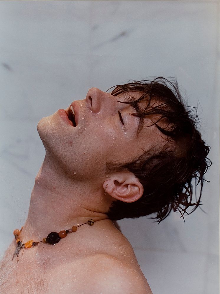 Wolfgang Tillmans, Damon, head up, 1995