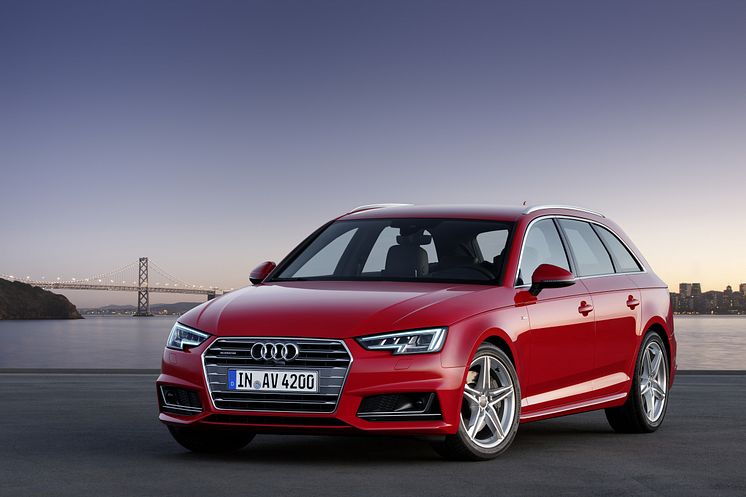 A4 Avant right side front in Tango Red