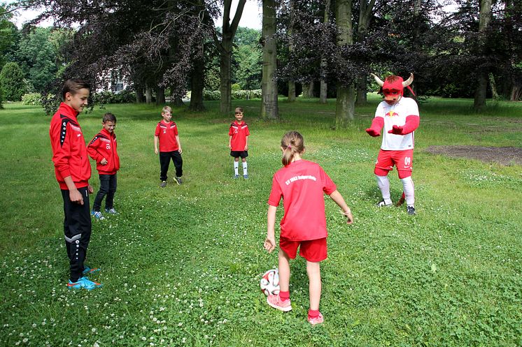 SV 1863 Belgershain übergibt Spende im Kinderhospiz