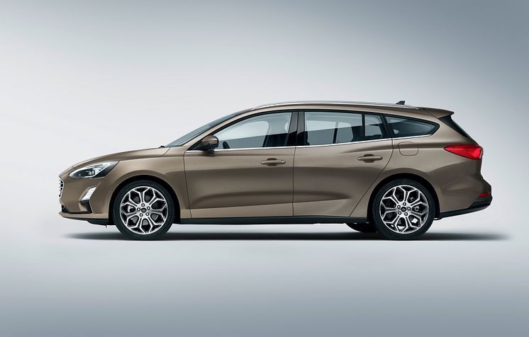 FORD_2018_FOCUS_TITANIUM_STUDIO_03