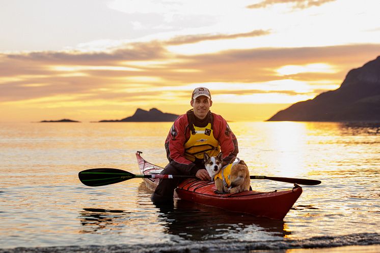 Midnight sun kayaking on Kvaløya-Photo - Visit Norway - Marius Fiskum 