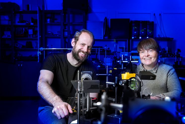 Joel Wahl, forskare i experimentell mekanik och Kerstin Ramser, professor i experimentell mekanik vid Luleå tekniska universitet