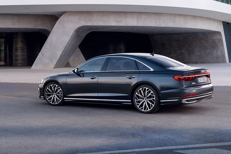 Audi A8 L