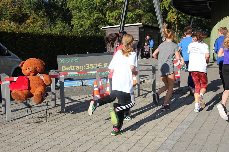 Sponsorenlauf in Oschatz: Thomas-Mann-Gymnasium läuft für Bärenherz