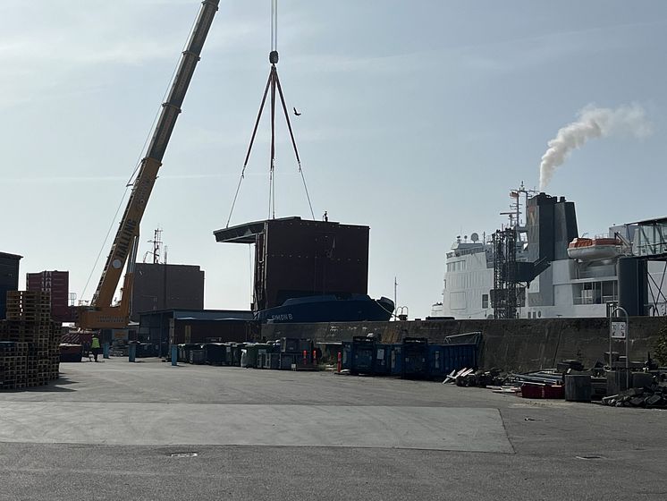 Rødby ferry berth 1: Unloading of ramp