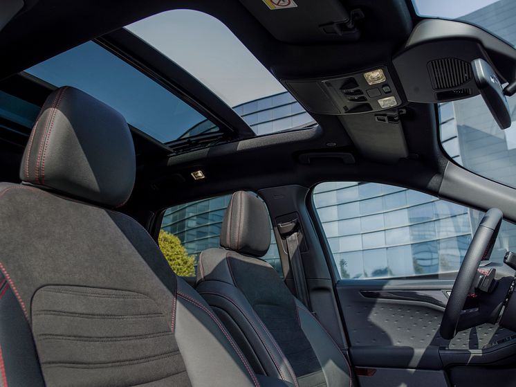 2019_FORD_KUGA_PANORAMIC_ROOF