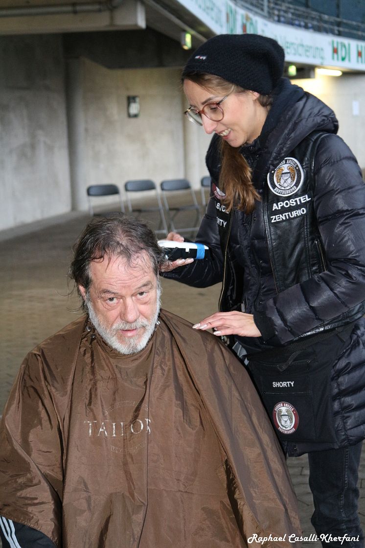 Zenturio Lena Müller-Petzold im Einsatz als Barber Angel