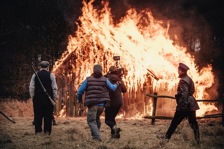 I KRIG OG KÆRLIGHED. Thure Lindhardt 