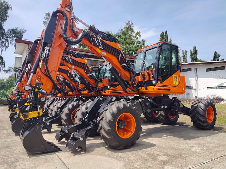 Euromach R145 med Engcon tiltrotator