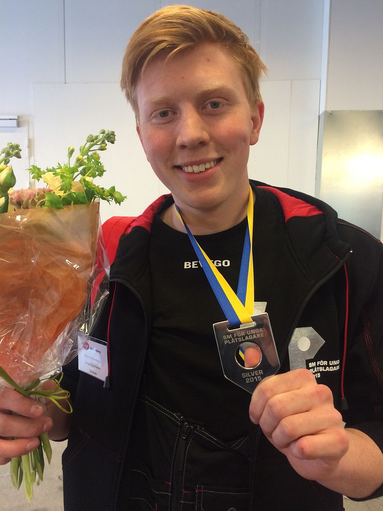 Final i SM för unga plåtslagare 2015: 2:a placerade Viktor Wahrenberg, Leksands gymnasium, Leksand.