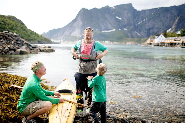 Kayaking in Lofoten-Photo VisitNorway