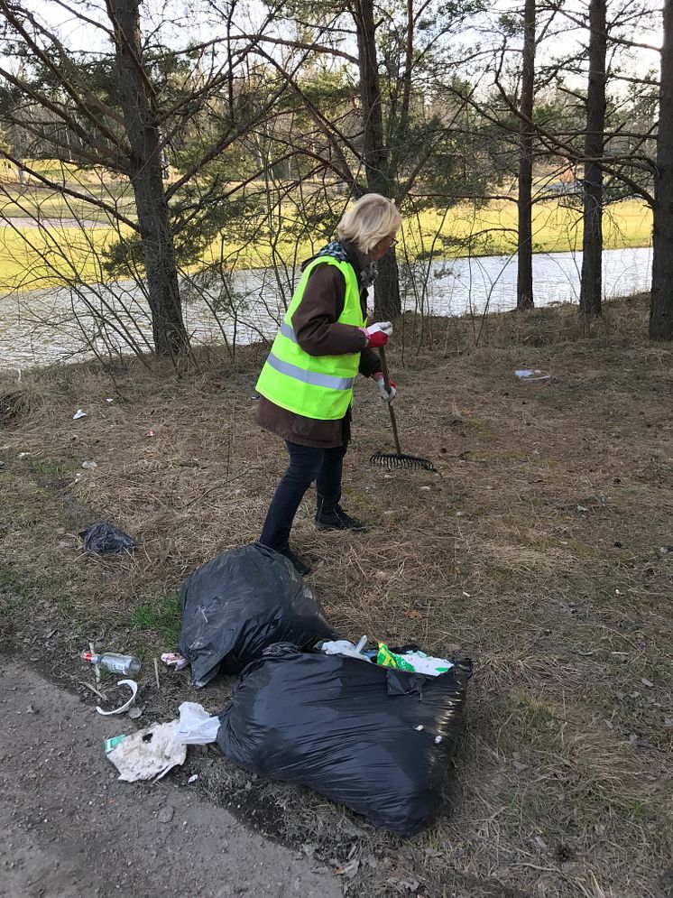 Skräpplockning vid Skeppdalsström