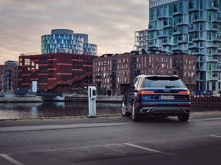 Audi Q7 TFSI e (Navarreblå)