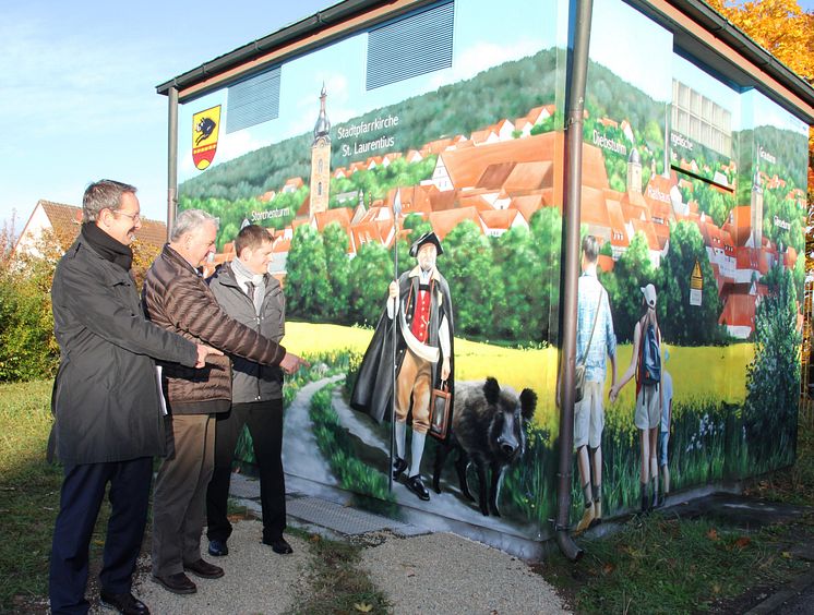 "Frankens schönstes Kegelspiel" samt Türmer und Touristen ziert jetzt eine Trafostation des Bayernwerks in Ebern.