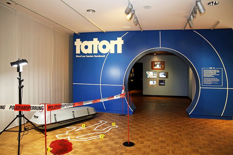 Eingang zur Ausstellung "Tatort. Mord zur besten Sendezeit" im Zeitgeschichtlichen Forum Leipzig