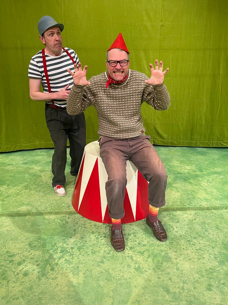 OBANTEATERN Jag vill ha min hatt STÅENDE.jpeg