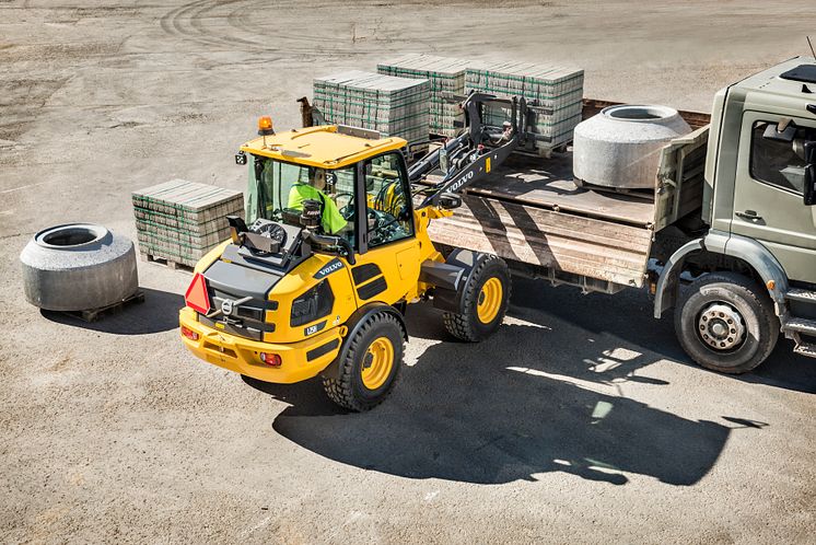 Volvo L25H med pallgafflar