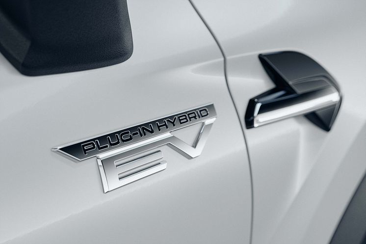 23MY_ASX_HEV_Instyle_PHEV_badge_side