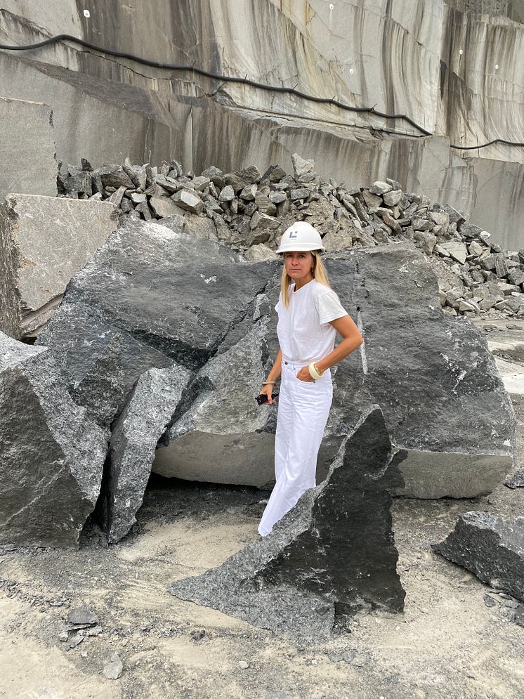 Celine is selecting pieces of stone for her concept store_Lundhs Real Stone quarry_photo_Envelope1976.jpg