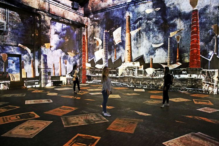 Kunstkraftwerk Leipzig - Blick in die Ausstellung "Boomtown"
