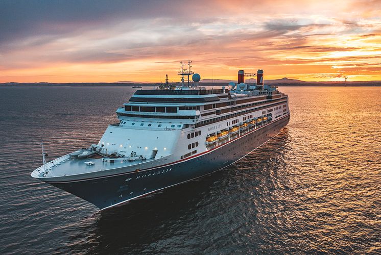 Borealis at sea at sunset (1)