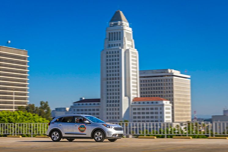 Kia Niro Guinness World Record_Los Angeles City Hall(2)