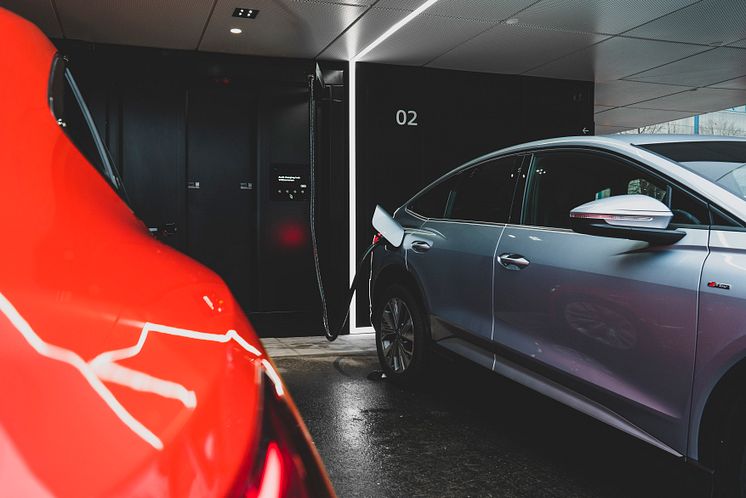 Audi charging hub. Ny position för laddkabeln för att underlätta vid laddning..jpg