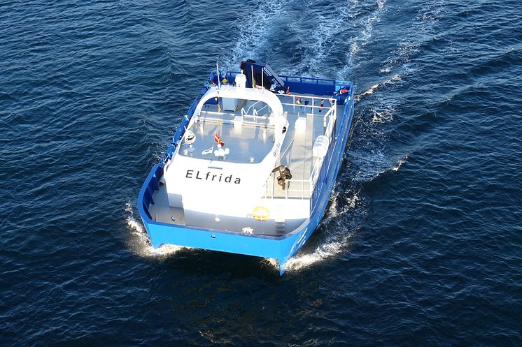 Norwegen geht auch bei der maritimen E-Mobilität voran. Seit 2017 ist erstmalig ein batteriebetriebenes Schiff auf einer norwegischen Lachsfarm im Einsatz. 