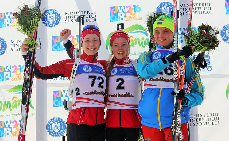 Karoline Erdal og Emilie Kalkenberg på pallen, sprint ungdom kvinner, junior-VM 2016