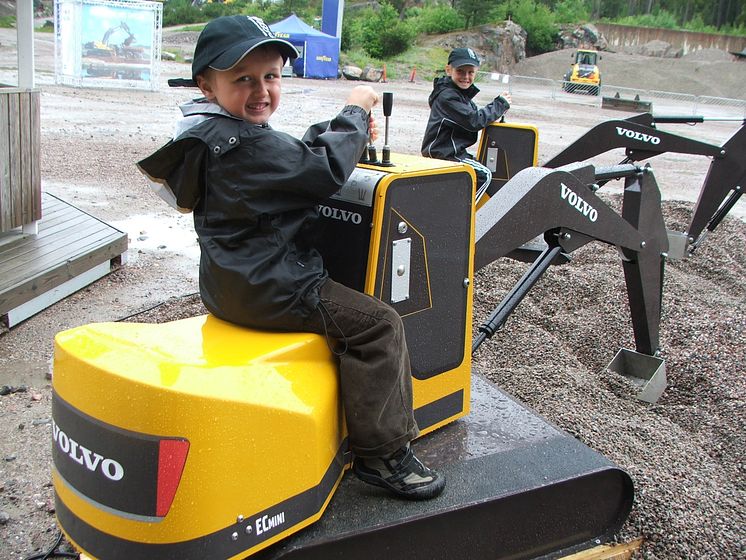 Volvo lanserar eldriven grävmaskin på Swecondagarna 2009