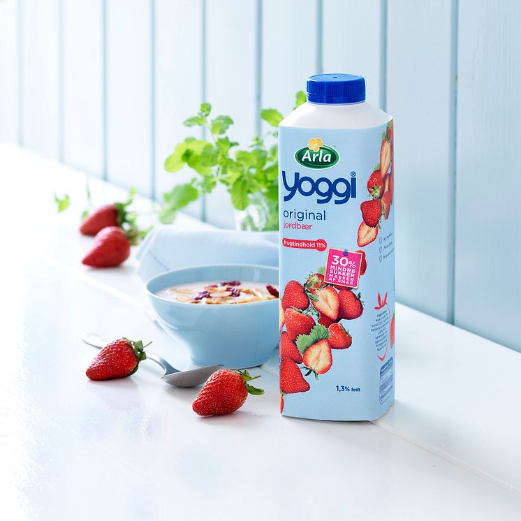 Den nye Arla Yoggi jordbær med 30% mindre sukker
