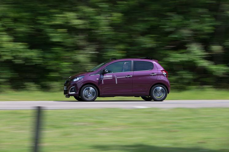 Peugeot 108 RedPurple_02